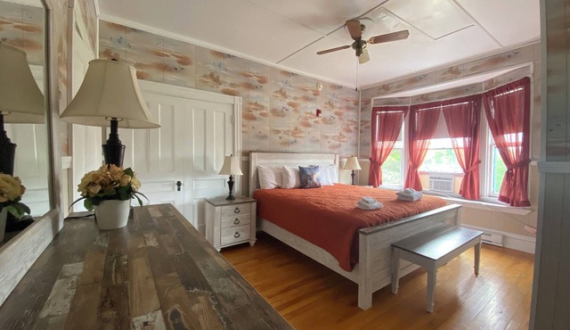 4 Bedroom Cottage at the 500 acre Poland Spring Resort with lots of onsite activities!