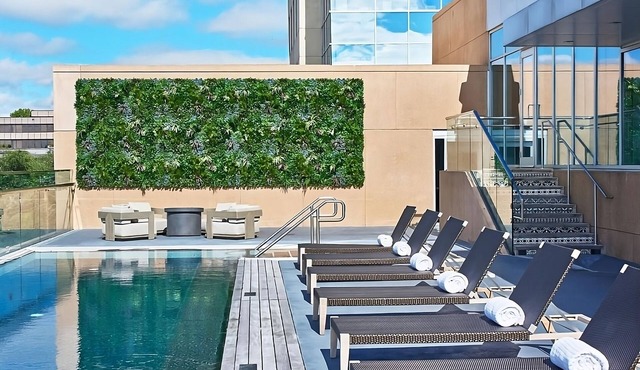 4 Comfortable Units! Onsite Pool, Pets Allowed, Near Nelson-Atkins Museum of Art