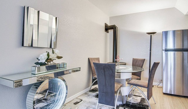 4 Mi to Broadmoor! Apt w/Movie Theater & Mtn View