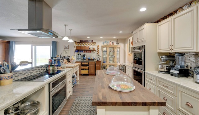 4 Mi to Port Charlotte Beach Park: Gem w/Pool