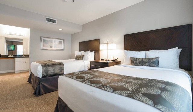 4 Units: Suite w/Full Kitchen & Free Hot Breakfast near Brea Mall - 3.3 mi