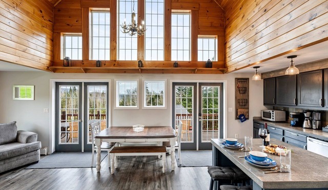 5BR Rangeley Cabin w/Cozy Patio + Hot Tub