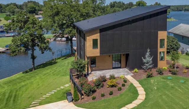 6BR Lakefront Mansion | Private Dock, Kayaks, & Gym!