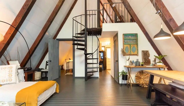 ABomb! Adorable 2-bdrm Chalet with Lots of Room!