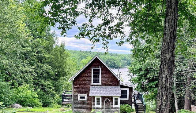 Adorable private cottage with lake views and access.