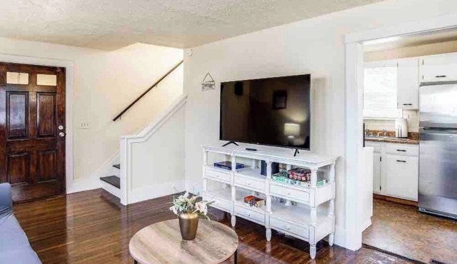 👌Adorable within min of lake in quiet neighborhood