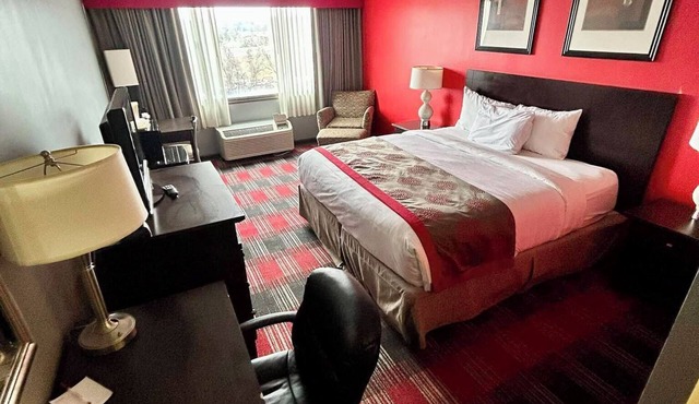 Albany Plaza Hotel