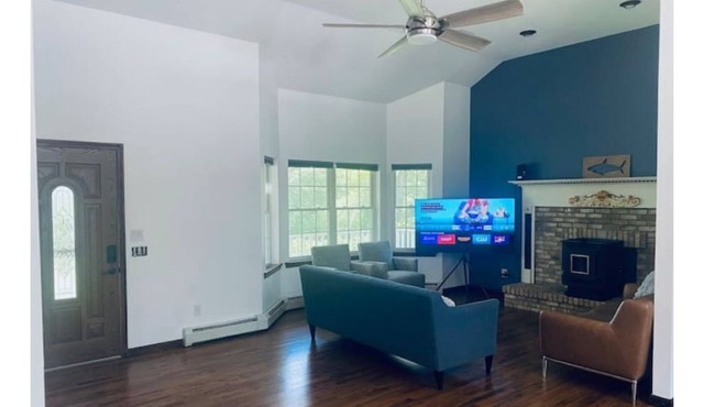 Amazing Getaway 4BR 3BA, pool, hot tub, pool table!