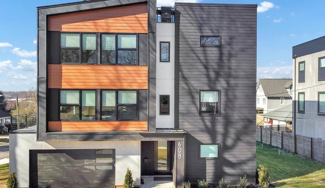 Amazing Location! Rooftop Patio, Pool & Game room!