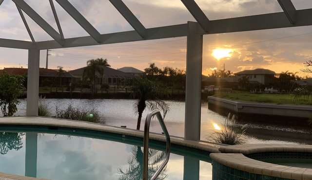 Amazing Sunsets from your private Lanai! Pool and Jacuzzi!