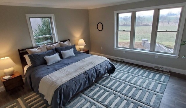 Amish View Manor - Hot tub w/Large Outdoor Lot