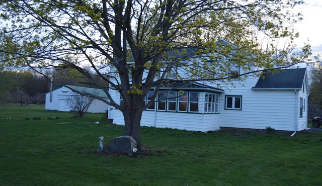 Apple View- Quiet, handicap accessible country home!
