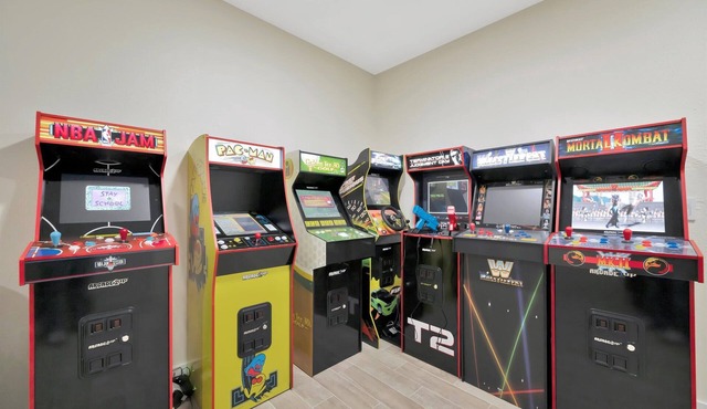 Arcade, Heated Pool, Xbox & Hot Tub near Disney