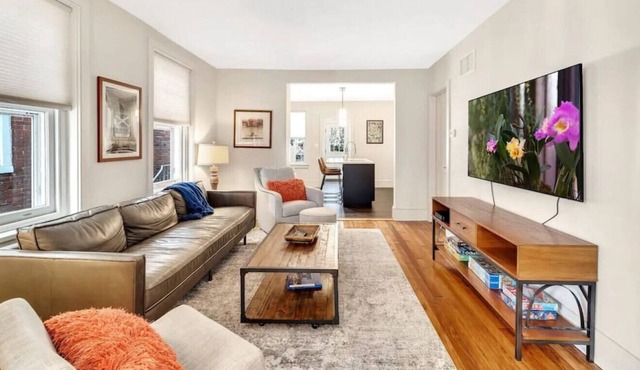 Ardmore GEM steps away from shopping, dining, etc. in Ardmore