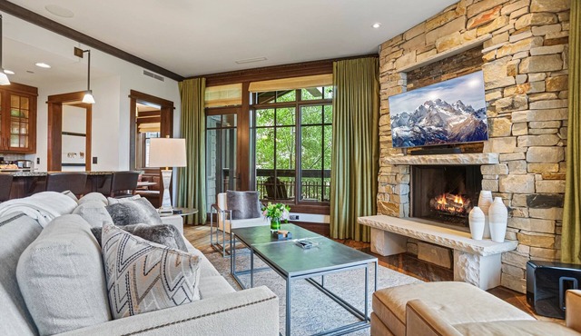 Arrowleaf Lodge at Deer Valley Resort - Three Bedroom Residence #203