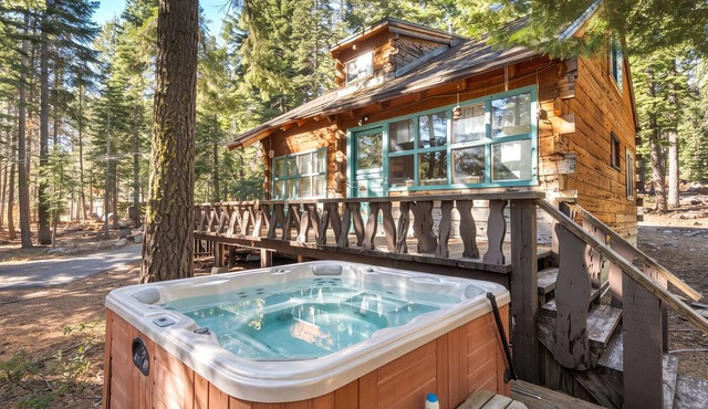 Authentic West Shore Cabin - Hot Tub Dog Friendly