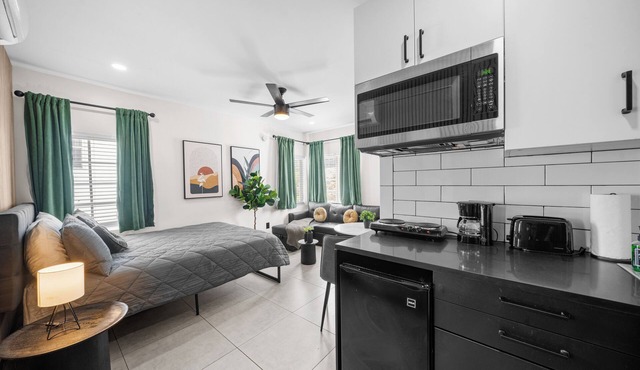 Baybreeze Apartments by Lowkl