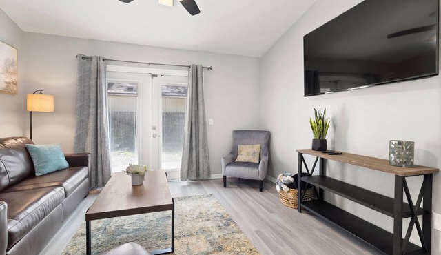 Beautiful 3 Bedroom Home in Quiet Neighborhood
