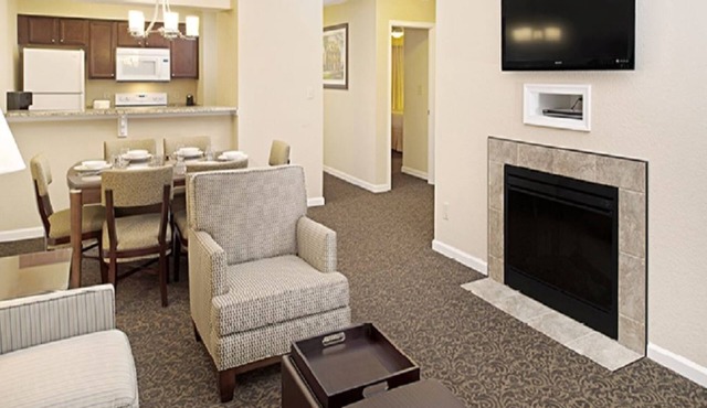 Beautiful 4-bedroom unit in Williamsburg loaded with amenities