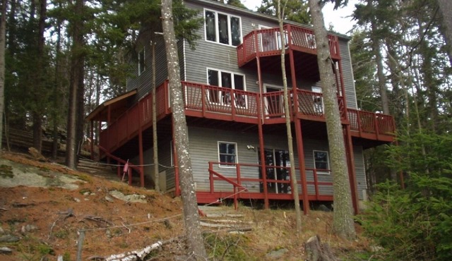 Beautiful and quiet Cottage with 230' Frontage on Gun Point Cove