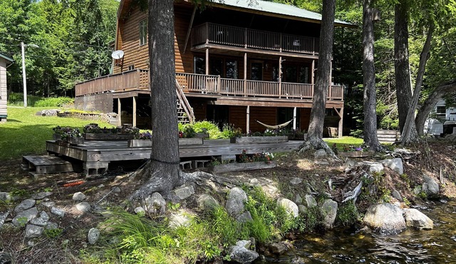 Beautiful Family Getaway on Private Lakefront