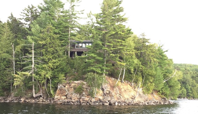 Beautiful Log Lakefront Lodge w/Cove, Beach, Dock and Boathouse