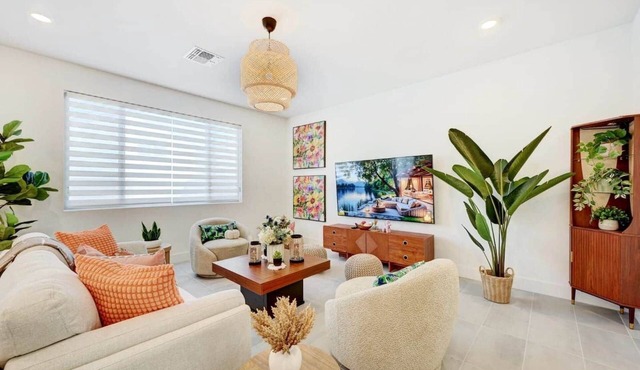 Beautiful Villa 6 BR Near Strip Arcade Game Fun