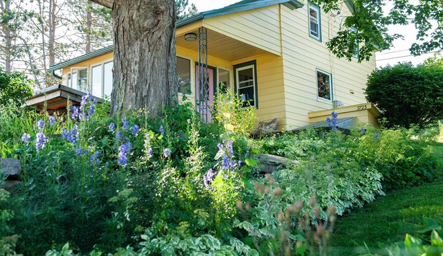 Bespoke Farmhouse with Private Trails