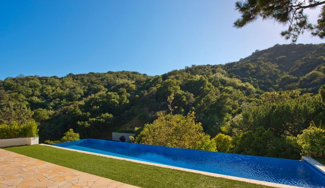 Beverly Hills Luxurious Home with Private Infinity Pool with Incredible Views