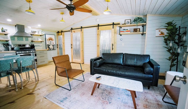 Black Mtn Cottage w/hot tub + dog friendly - 20 min to Asheville