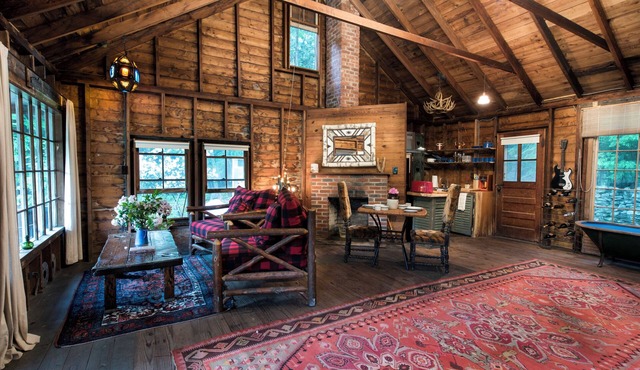 BLUEBERRY HILL CABIN