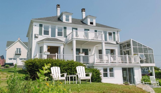 Boothbay Harbor - Ocean Mist Hideaway - Room 16 at Admirals Quarters