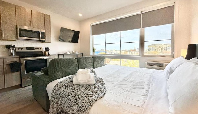 Boutique Studio with Rooftop View and Gym