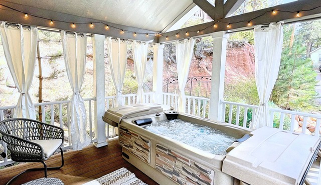 Boutique Tiny Home! Hot Tub near Pikes Peak