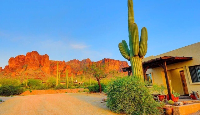Breathtaking Views Spa Dog Friendly w/Casita in Apache Junction