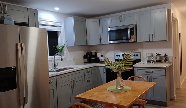 "BRIGHT, COZY & LOVELY home" Newly Renovated. & close to the BEACH