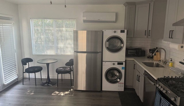 Bright & Modern Bixby Knolls Studio + In-Unit W/D in Long Beach