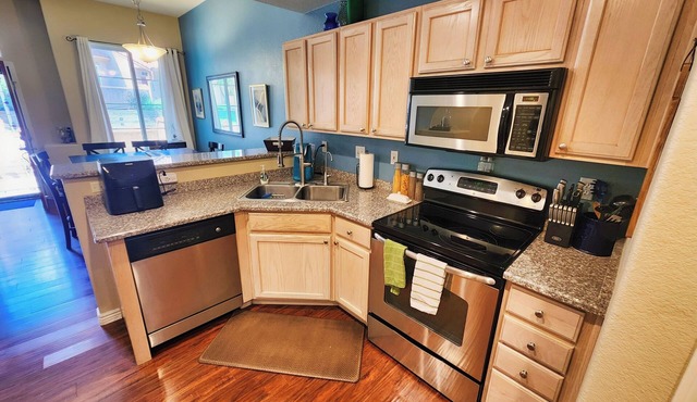 Broadmoor Retreat Mtn Views Hiking and Biking