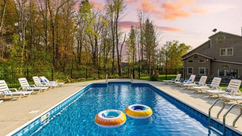 Brookside Mountain Retreat by AvantStay