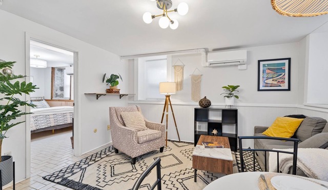 C1: Boho Downtown (2bed/2ba), parking