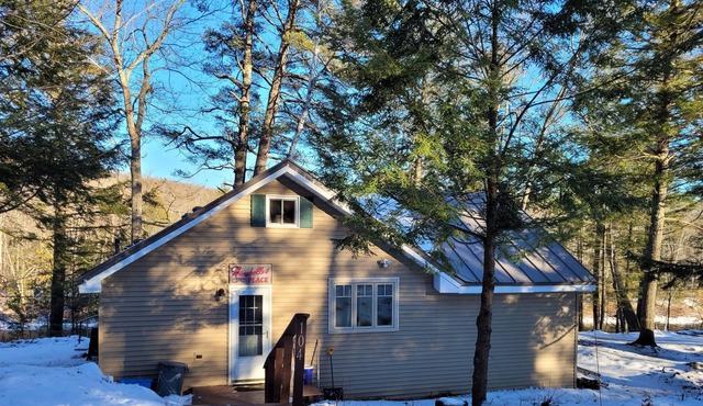 Cabin on the Carrabassett River - 15 mins to Sugarloaf Mountain!