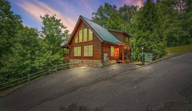Cabin w/Pool Table, Arcade Games, & Private Hot Tub