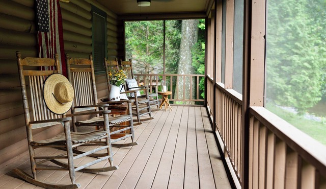 Cane River Cabin direct river front 3 bedroom 2 bath cabin.