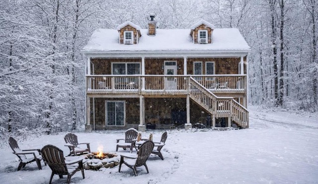 Catskill Cabin with Firepit & Indoor Jacuzzi Tub