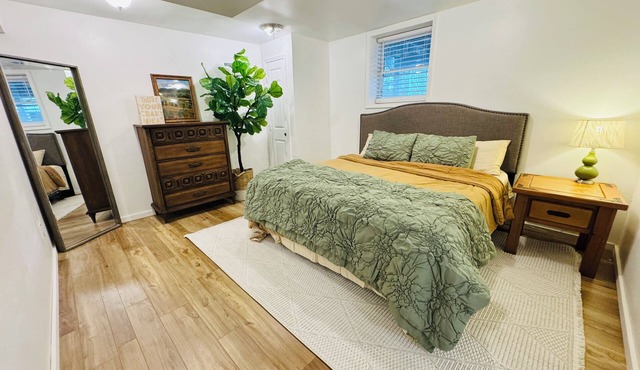 Charming 1-bedroom apartment in wonderful Marietta. Walk to the Square!