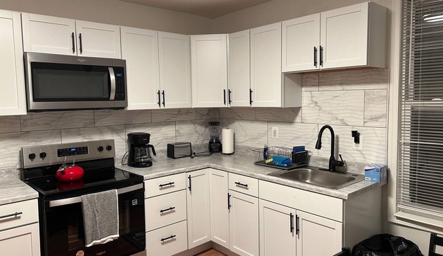 Charming 2-bedroom apartment with AC in Lansford
