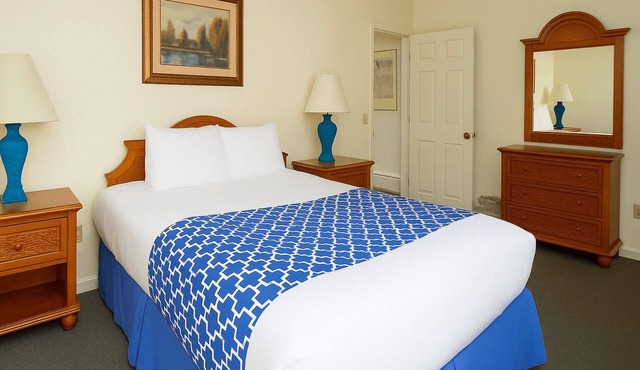 Charming 2-Bedroom Condo w/Loft, Swimming Pools, Tennis–Lenox, MA Resort Getaway