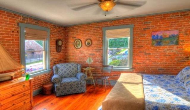 Charming 3 Bedroom 2 Bath Home in Historic Downtown Hermann, Mo.