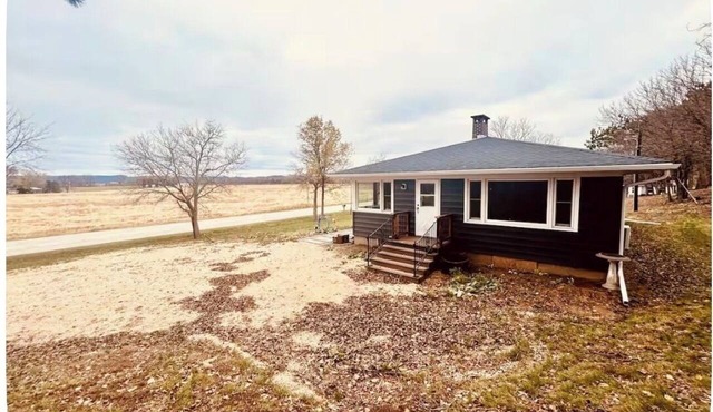 Charming 3-bedroom bungalow with AC in Onalaska