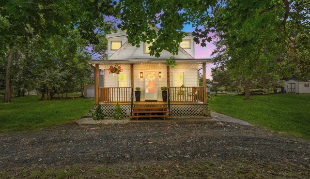 Charming 3BR Cottage + Sleeps 8 + 1.5 Mi to MDT